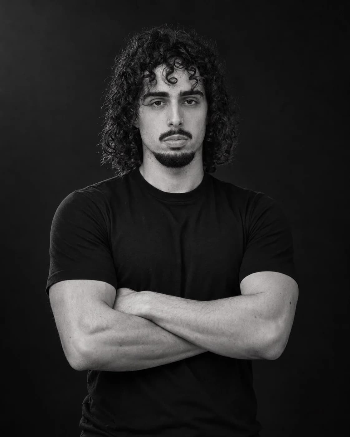 Fotografia oficial de Francisco Cruz em preto e branco
